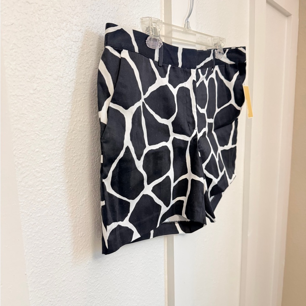 Michael Kors Black and White Patterned Women Shorts - Picture 8 of 16